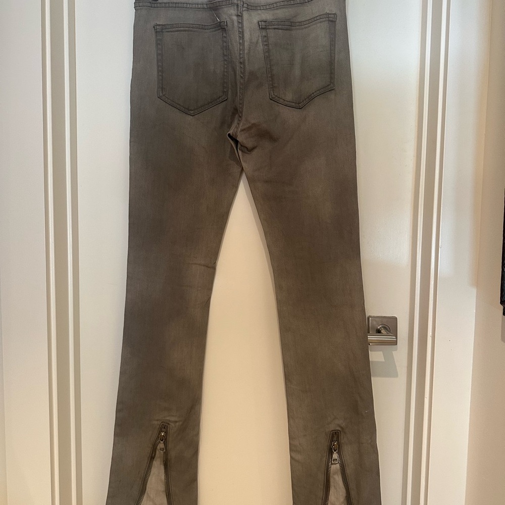 MNML zippered stretch flare jeans - size 33 - Picture 2 of 3